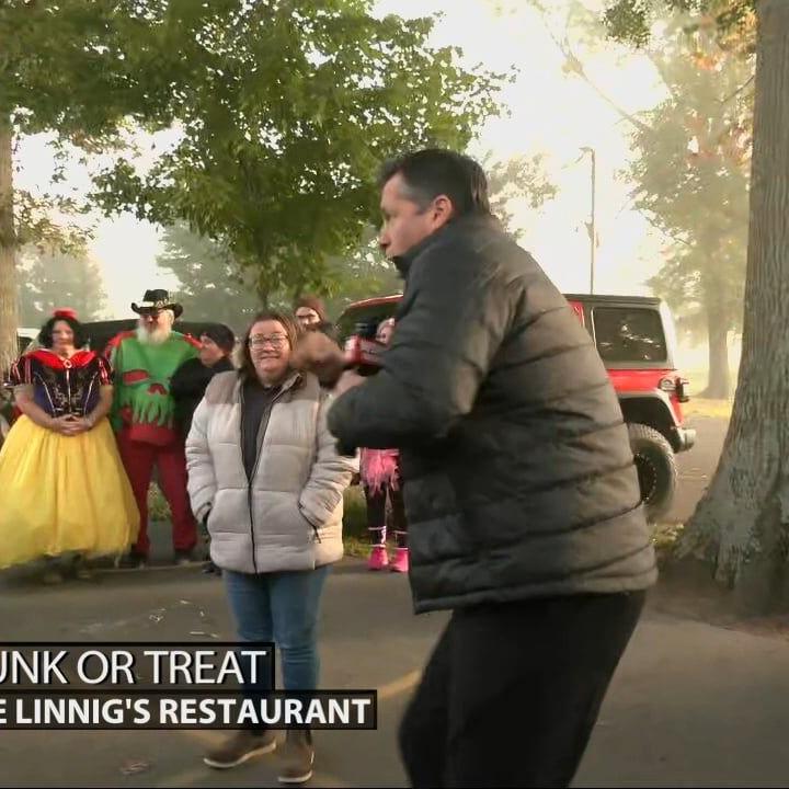 The Louisvile VooDoo Jeep Club scares Keith Kaiser at Creepin' & Jeepin'
